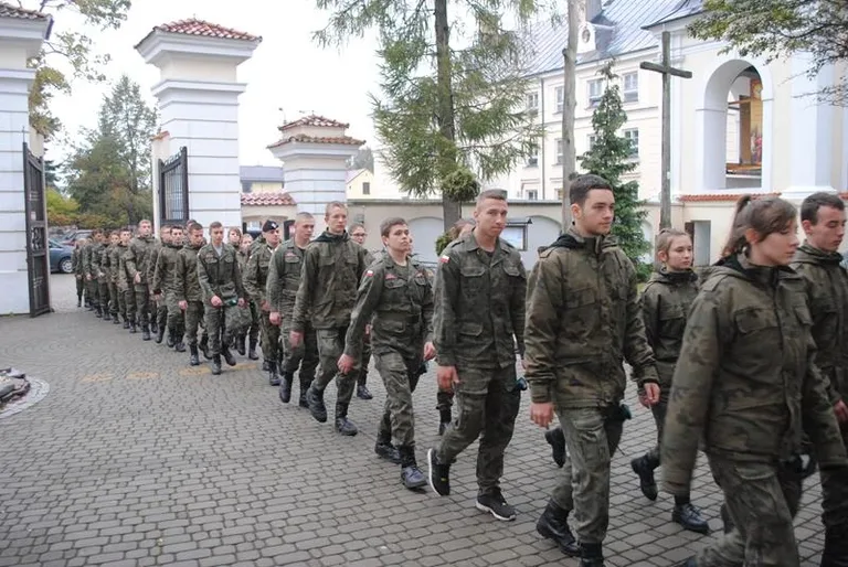 Mundurówka na manewrach paramilitarnych (zdjęcia)