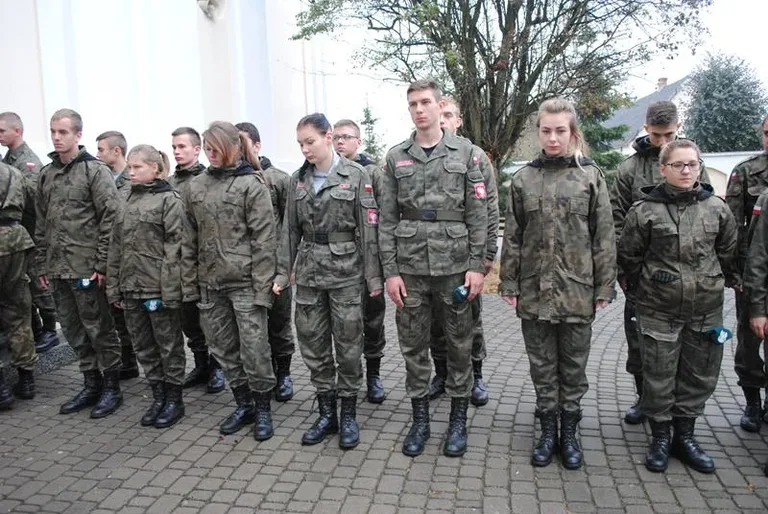 Mundurówka na manewrach paramilitarnych (zdjęcia)