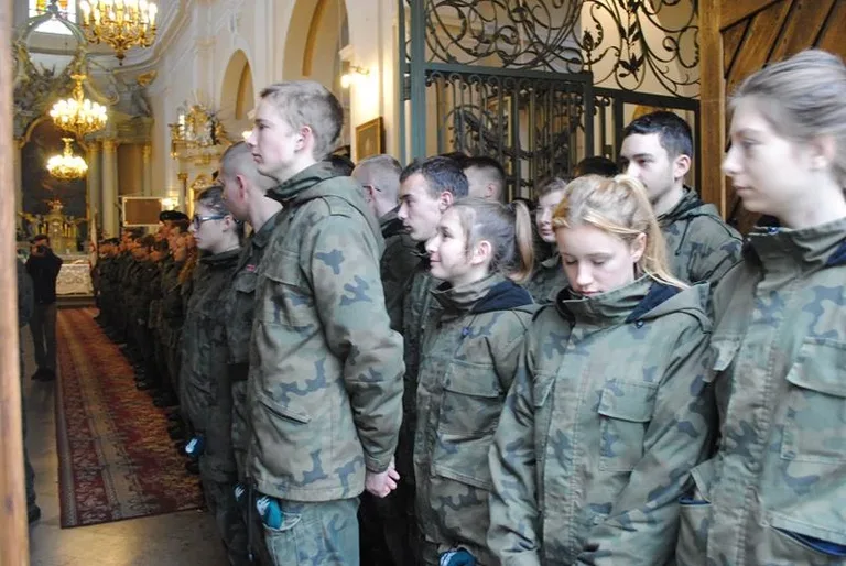 Mundurówka na manewrach paramilitarnych (zdjęcia)