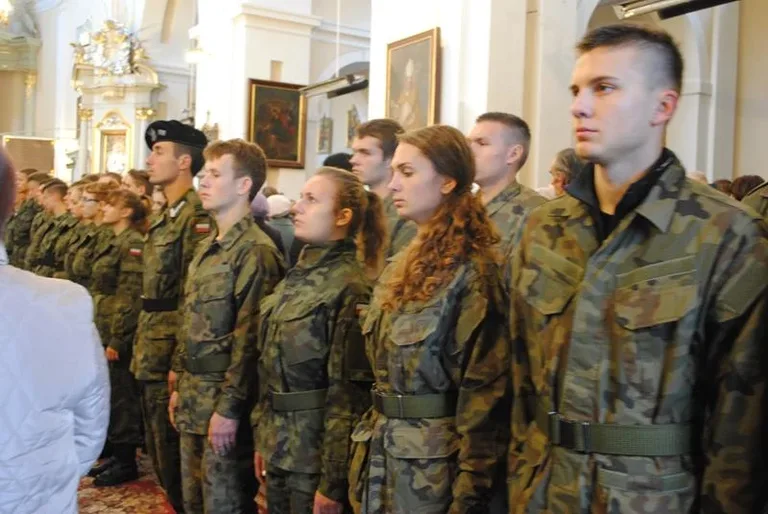 Mundurówka na manewrach paramilitarnych (zdjęcia)
