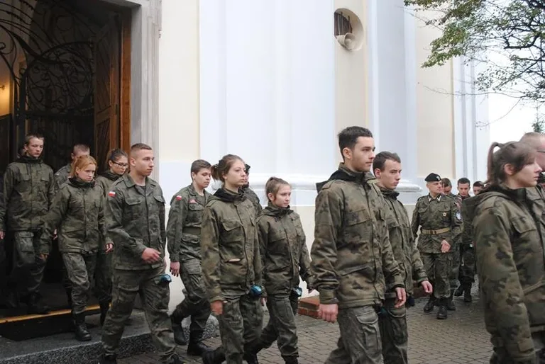 Mundurówka na manewrach paramilitarnych (zdjęcia)
