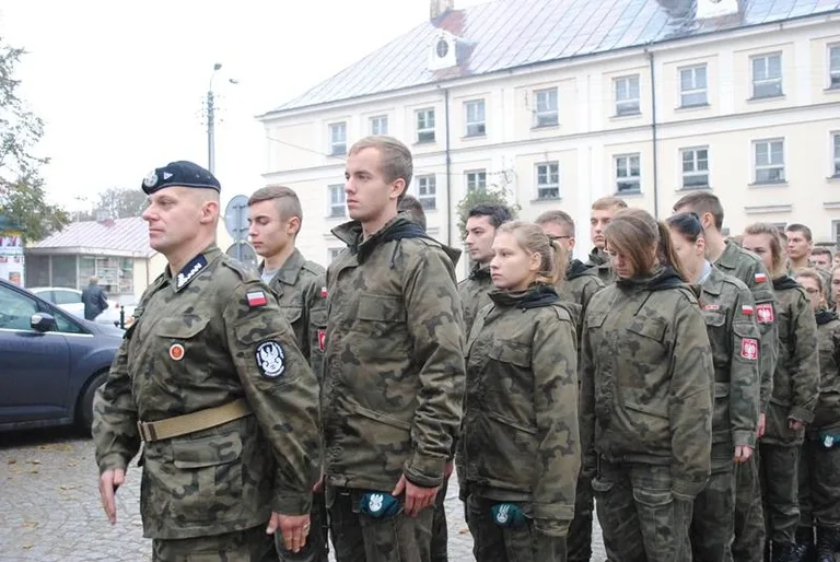 Mundurówka na manewrach paramilitarnych (zdjęcia)