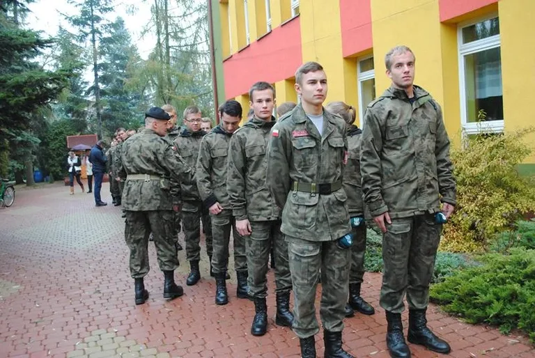 Mundurówka na manewrach paramilitarnych (zdjęcia)