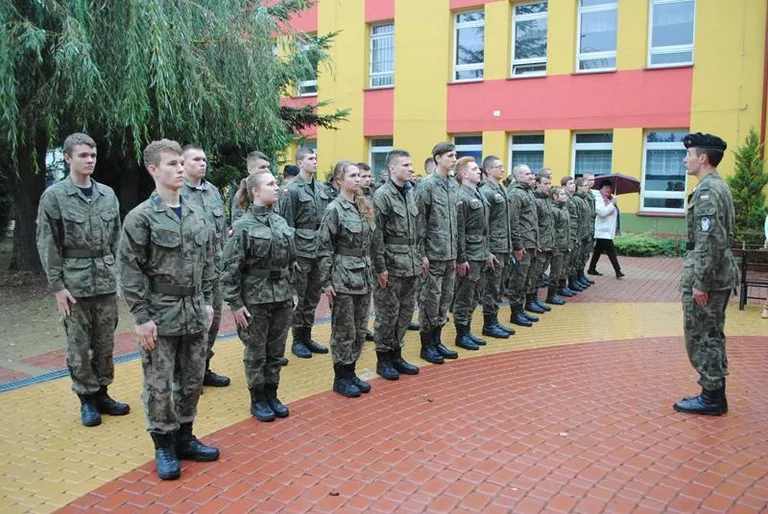 Mundurówka na manewrach paramilitarnych (zdjęcia)