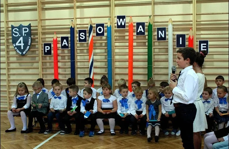 Pasowanie na ucznia w SP4 (zdjęcia)