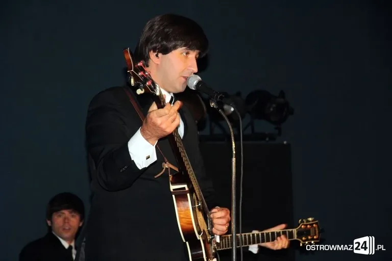Muzyka The Beatles w Ostrowi Maz. (zdjęcia, wideo)