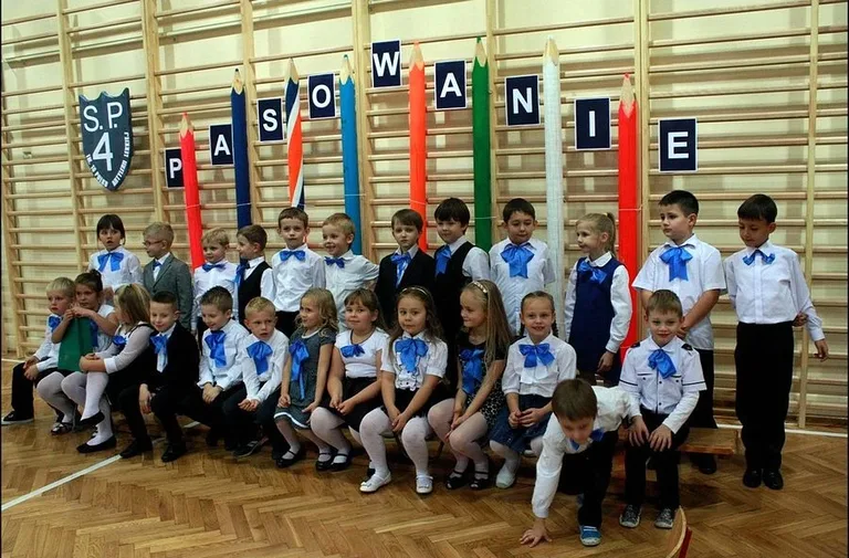 Pasowanie na ucznia w SP4 (zdjęcia)