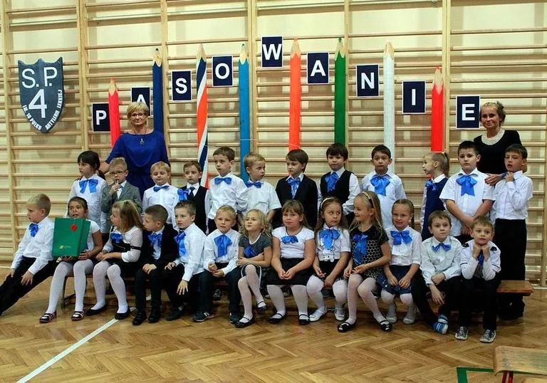 Pasowanie na ucznia w SP4 (zdjęcia)