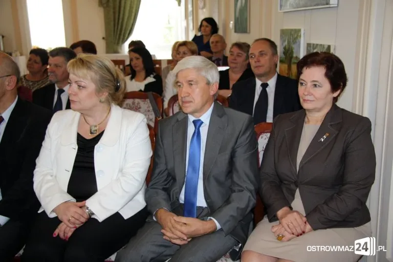 Burmistrz nagrodził nauczycieli (zdjęcia)