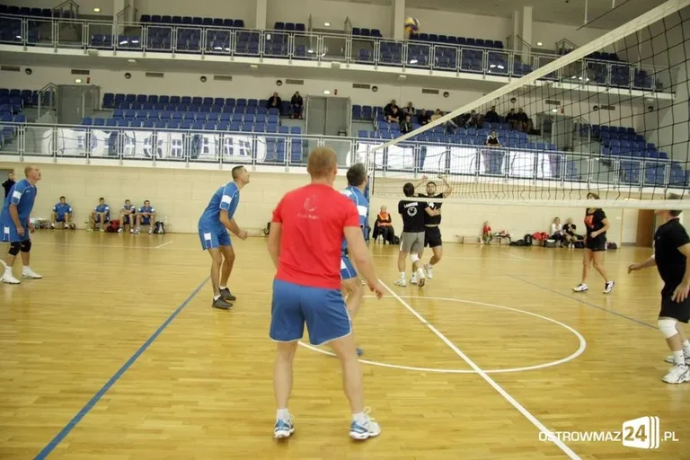 Wystartowała amatorska liga siatkówki (zdjęcia)