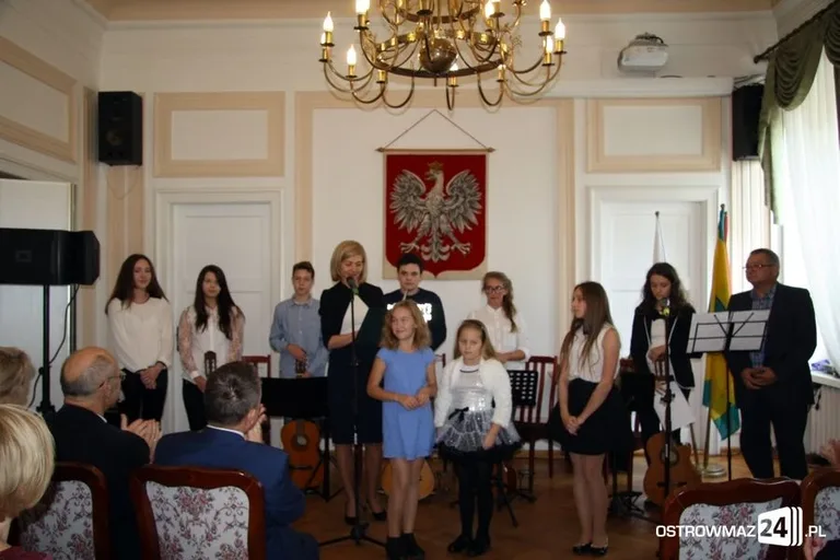Burmistrz nagrodził nauczycieli (zdjęcia)