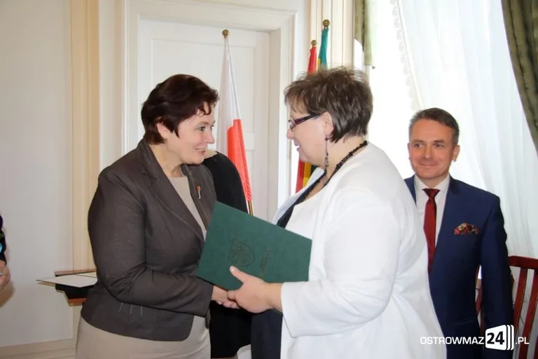 Burmistrz nagrodził nauczycieli (zdjęcia)
