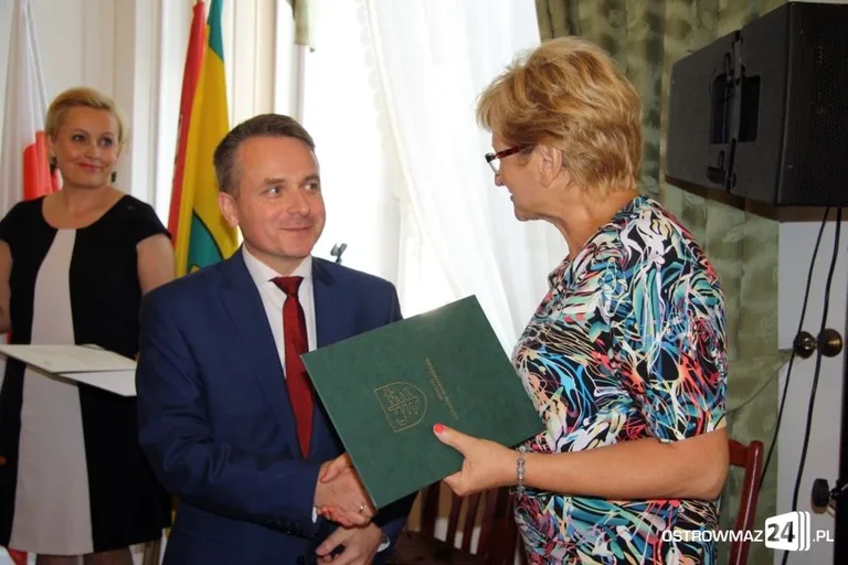 Burmistrz nagrodził nauczycieli (zdjęcia)