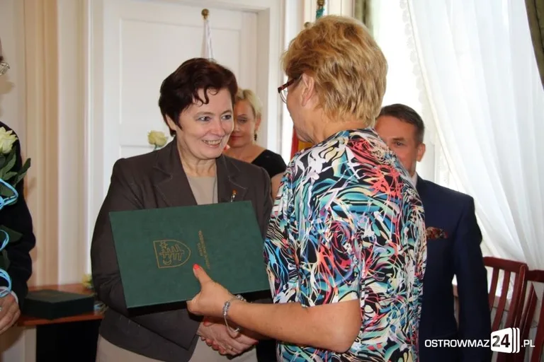 Burmistrz nagrodził nauczycieli (zdjęcia)