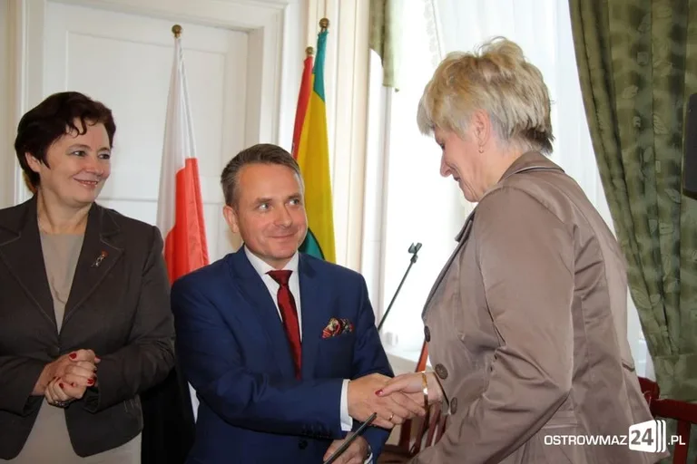 Burmistrz nagrodził nauczycieli (zdjęcia)