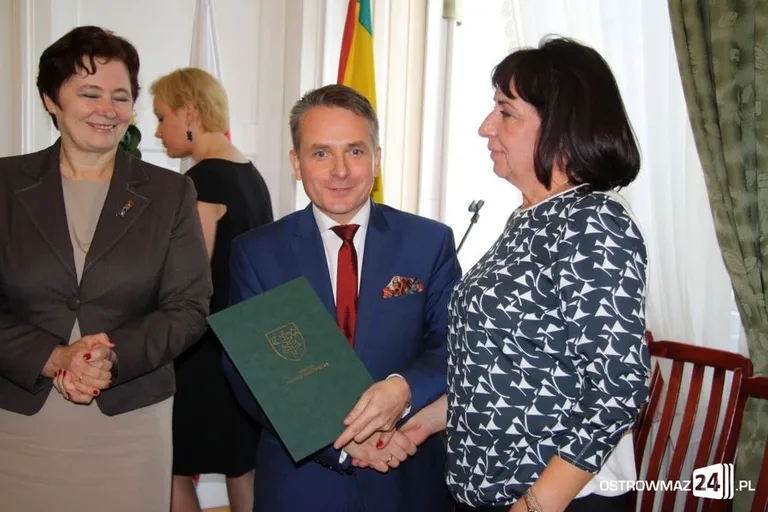 Burmistrz nagrodził nauczycieli (zdjęcia)