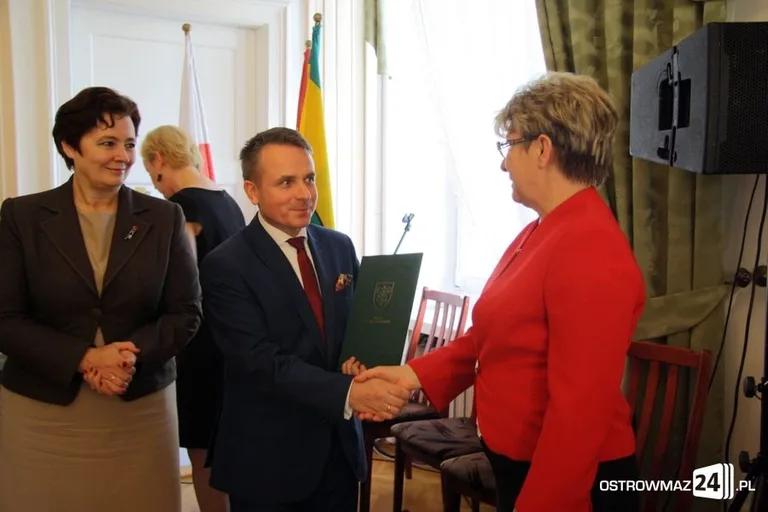 Burmistrz nagrodził nauczycieli (zdjęcia)