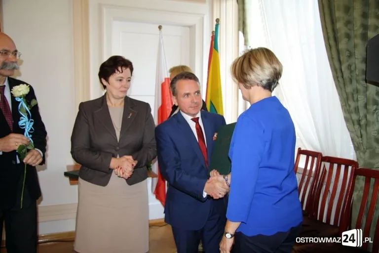 Burmistrz nagrodził nauczycieli (zdjęcia)