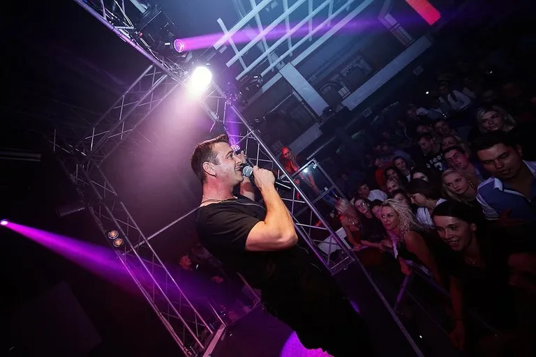 Zespół Weekend w klubie Capitol (zdjęcia)