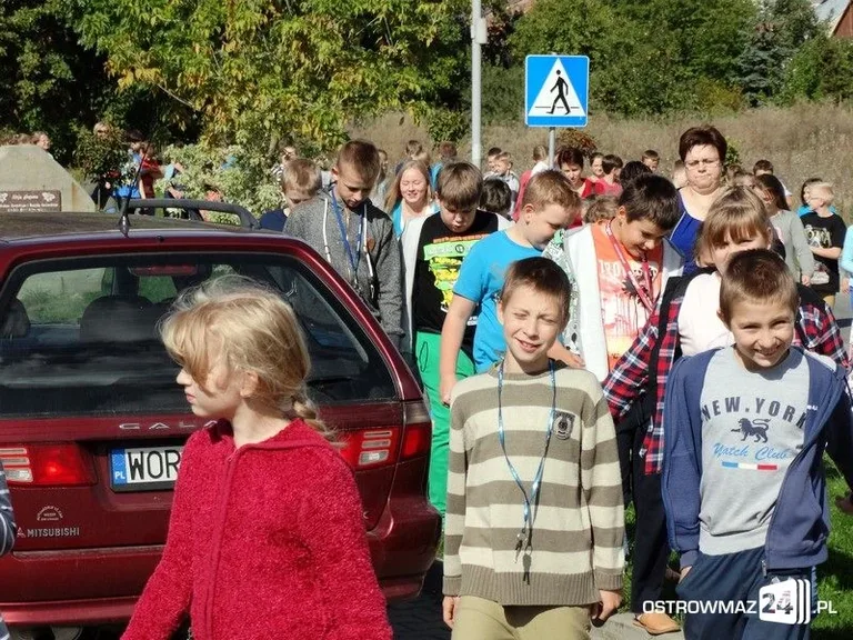 Ewakuacja z ostrowskiej szkoły (zdjęcia)