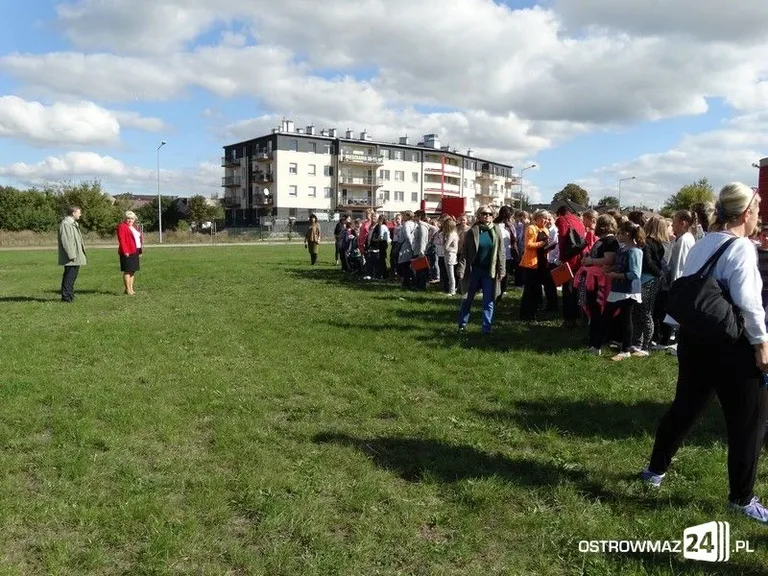 Ewakuacja z ostrowskiej szkoły (zdjęcia)