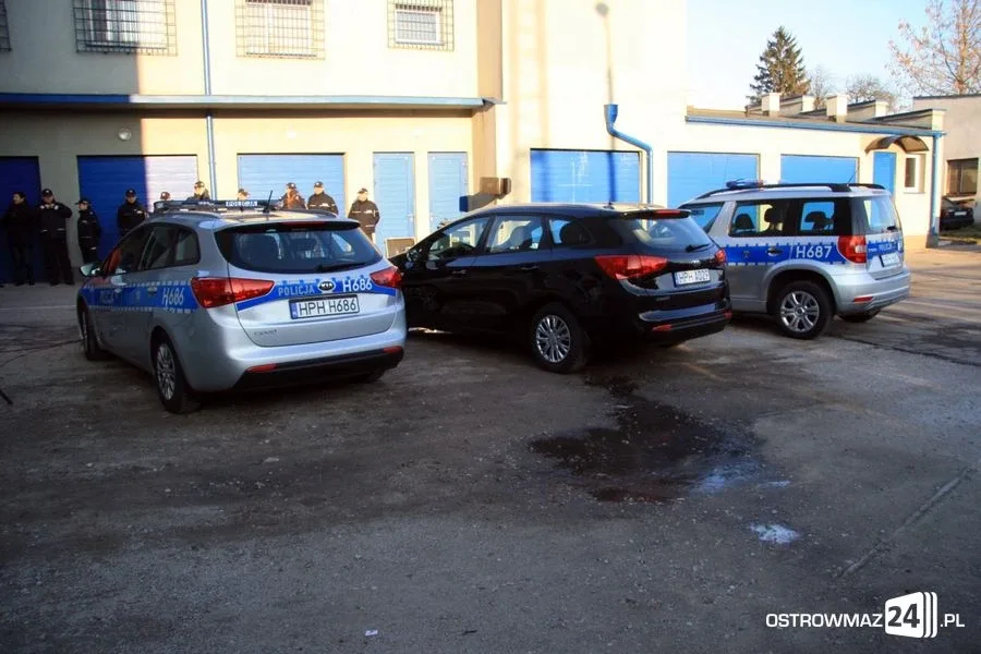 Nowe radiowozy w ostrowskiej policji (zdjęcia)