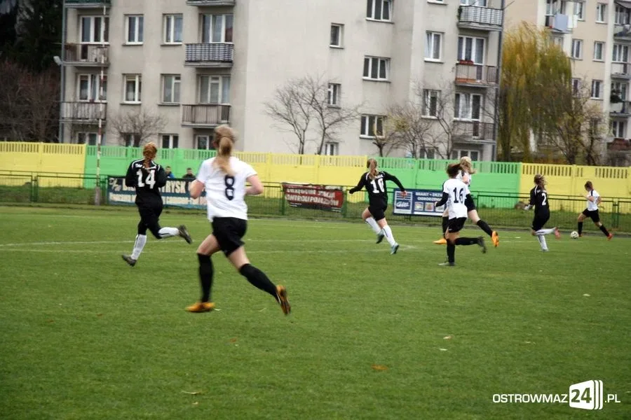 III liga kobiet: Ostrovia lepsza od DAF Płońsk (zdjęcia)
