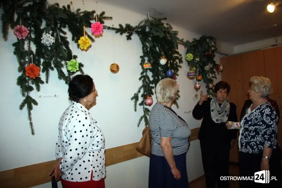 Wystawa bombek Klubu Kolorowej Nitki (zdjęcia)