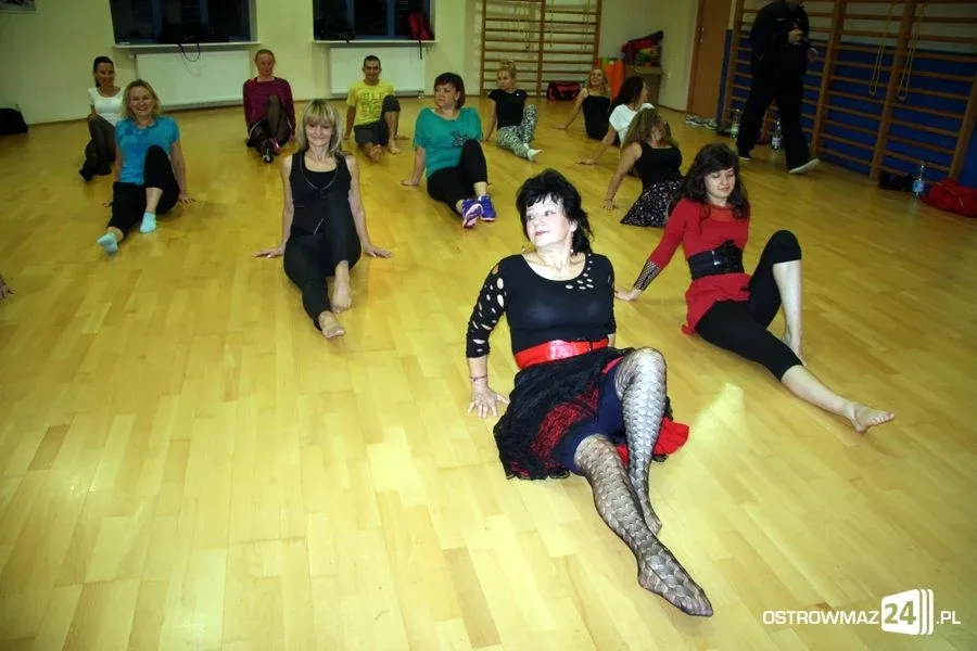 Burleska w MOSiR (zdjęcia, wideo)