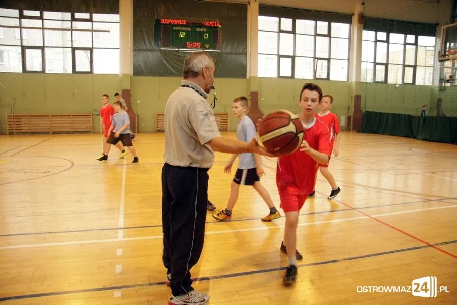Wystartowała szkolna liga koszykówki (zdjęcia)