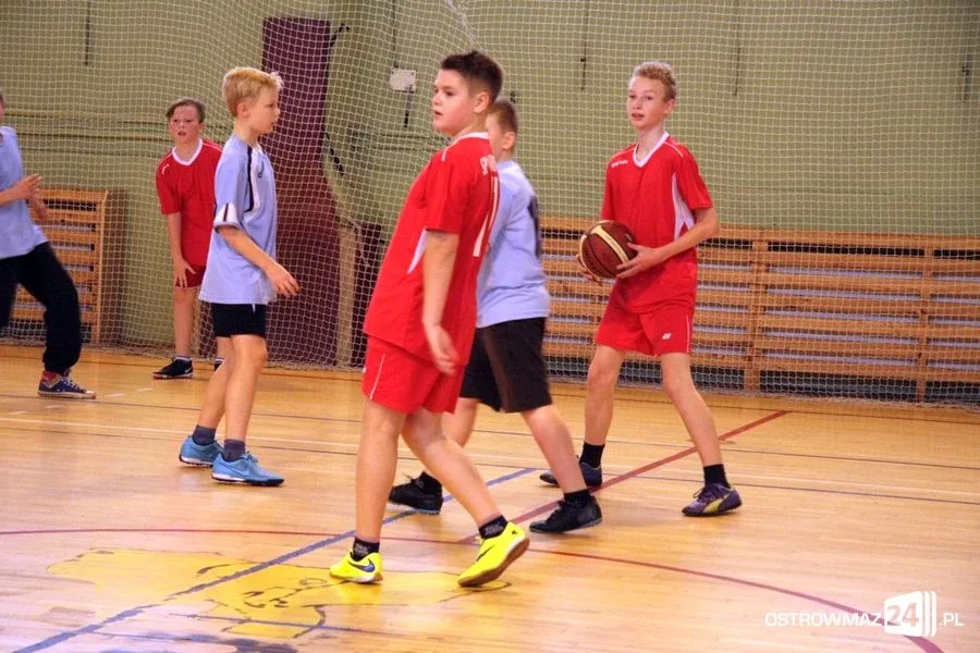 Wystartowała szkolna liga koszykówki (zdjęcia)