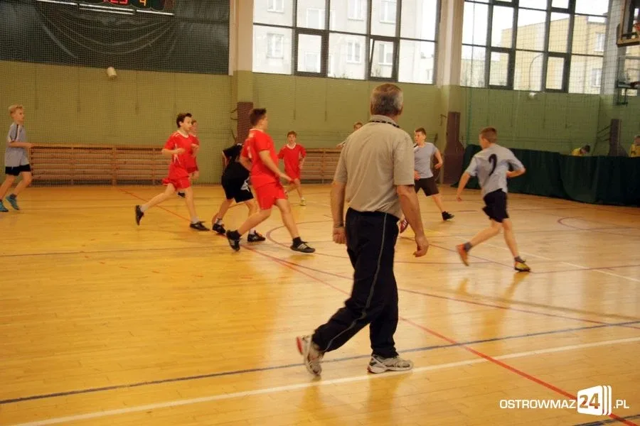 Wystartowała szkolna liga koszykówki (zdjęcia)