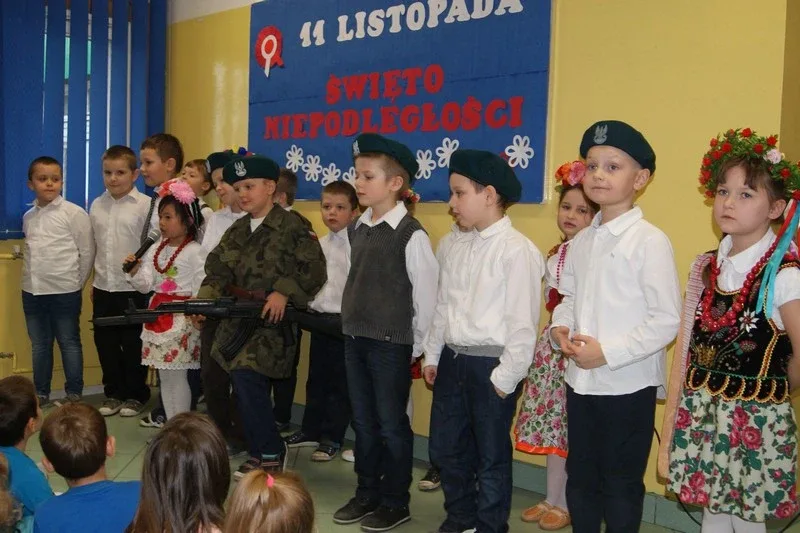 Uczniowie SP nr 1 pamiętali o święcie (zdjęcia)