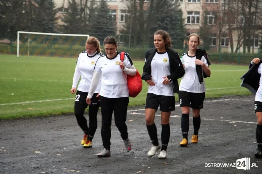 III liga kobiet: Ostrovia lepsza od DAF Płońsk (zdjęcia)