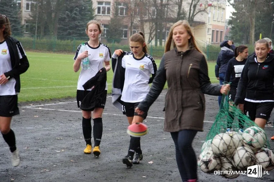 III liga kobiet: Ostrovia lepsza od DAF Płońsk (zdjęcia)