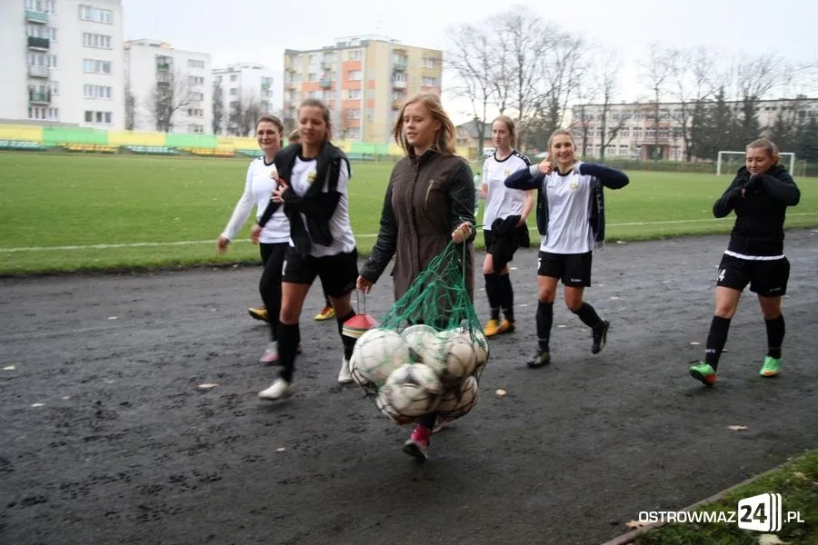 III liga kobiet: Ostrovia lepsza od DAF Płońsk (zdjęcia)
