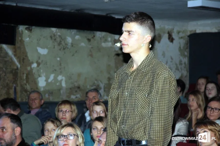 Ostrowscy uczniowie oddali hołd ŻW (zdjęcia)