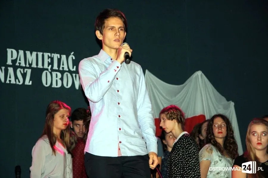 Ostrowscy uczniowie oddali hołd ŻW (zdjęcia)