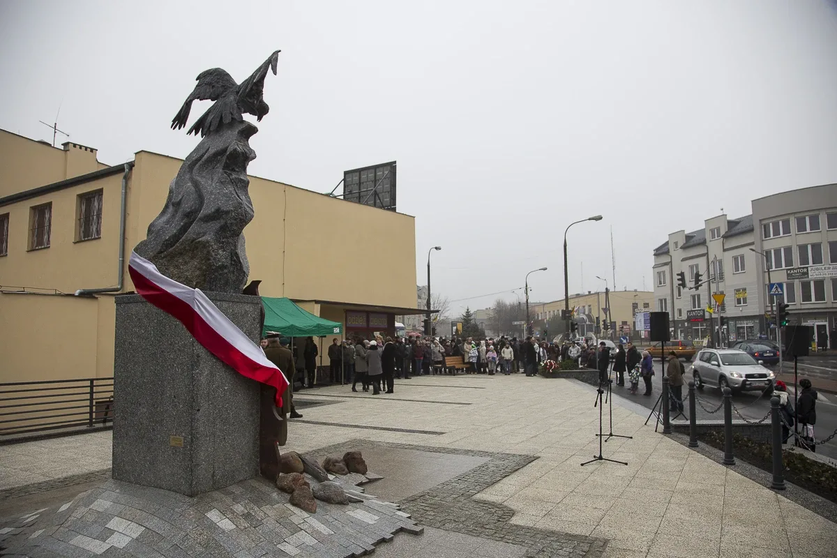 Uroczyste odsłonięcie pomnika ŻW (zdjęcia, wideo)