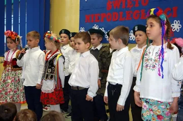 Uczniowie SP nr 1 pamiętali o święcie (zdjęcia)