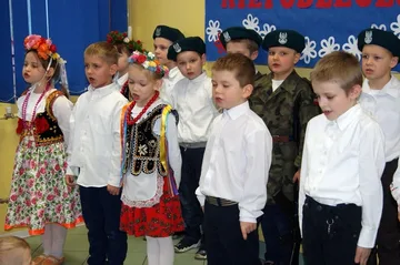 Uczniowie SP nr 1 pamiętali o święcie (zdjęcia)