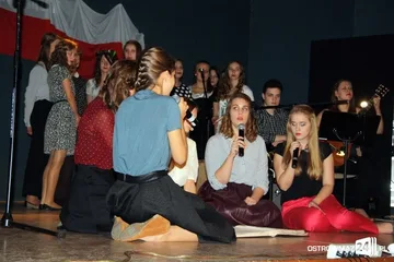 Ostrowscy uczniowie oddali hołd ŻW (zdjęcia)