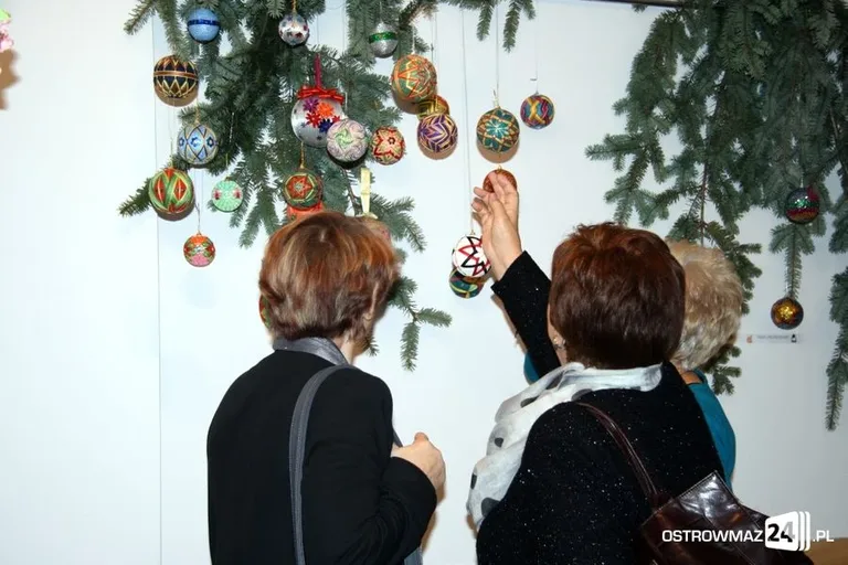 Wystawa bombek Klubu Kolorowej Nitki (zdjęcia)