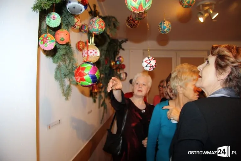 Wystawa bombek Klubu Kolorowej Nitki (zdjęcia)