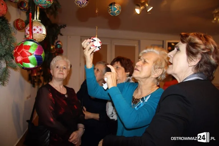 Wystawa bombek Klubu Kolorowej Nitki (zdjęcia)