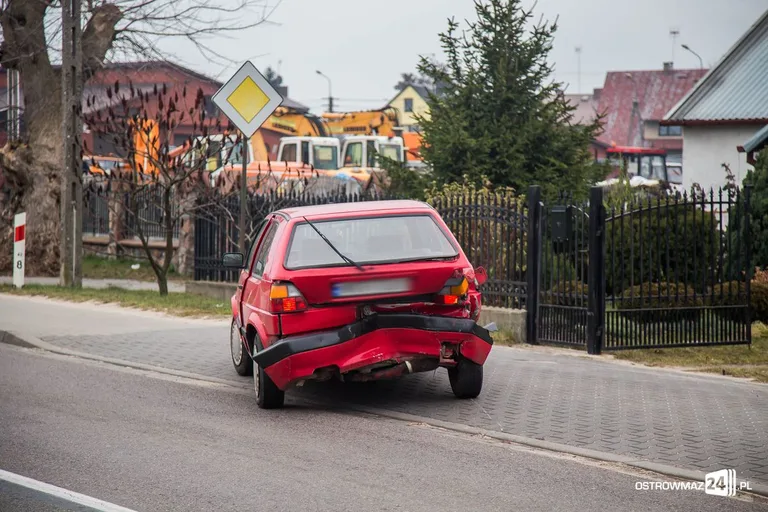 Zderzenie dwóch aut na ul. Małkińskiej (zdjęcia)