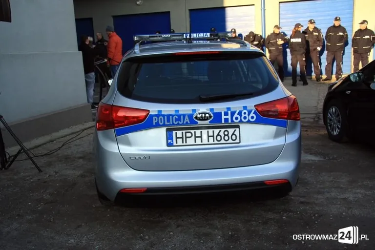 Nowe radiowozy w ostrowskiej policji (zdjęcia)