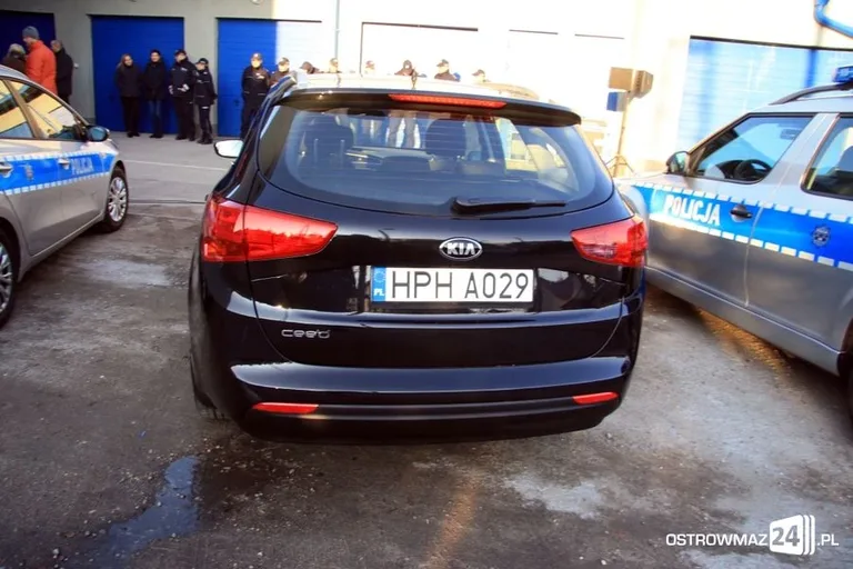 Nowe radiowozy w ostrowskiej policji (zdjęcia)