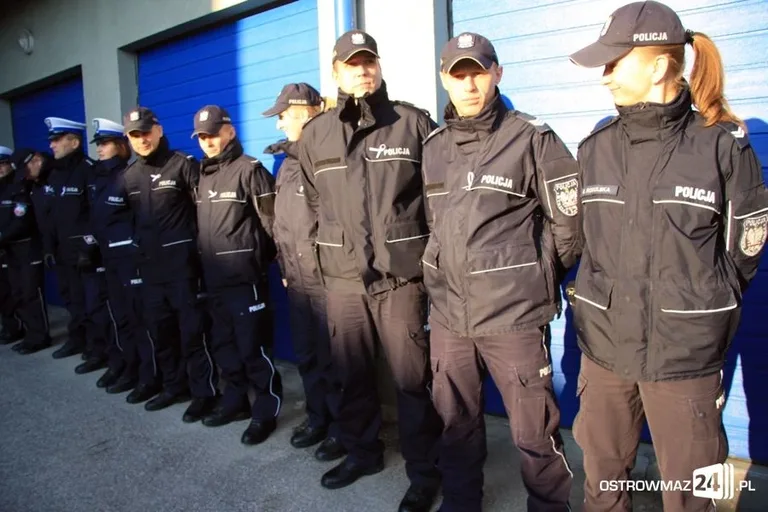 Nowe radiowozy w ostrowskiej policji (zdjęcia)