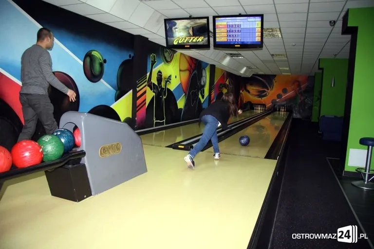 "Sąsiedzi" na czele ligi bowlingowej (zdjęcia)